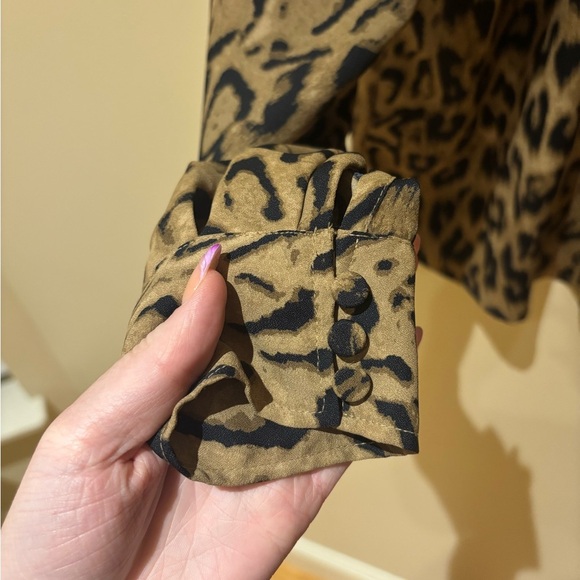 Express Animal Print Blouse - Picture 5 of 5